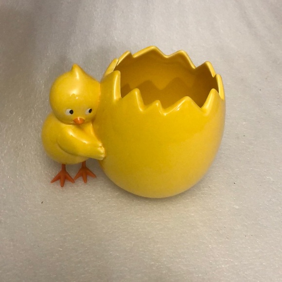 Yellow Chick with and egg shells decor/pot - Picture 2 of 12